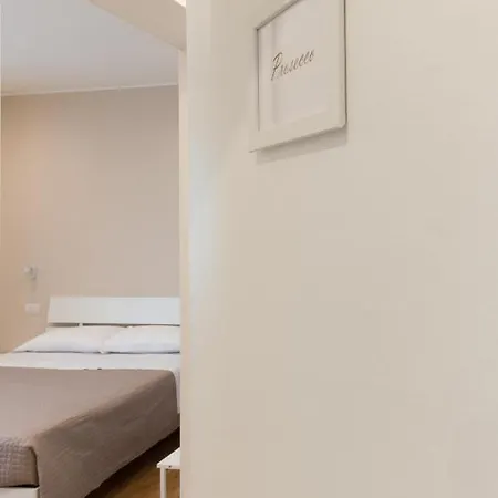 Maison Altinia, Locazione In Centro Storico A Due Passi Dalla Stazione 게스트하우스 *